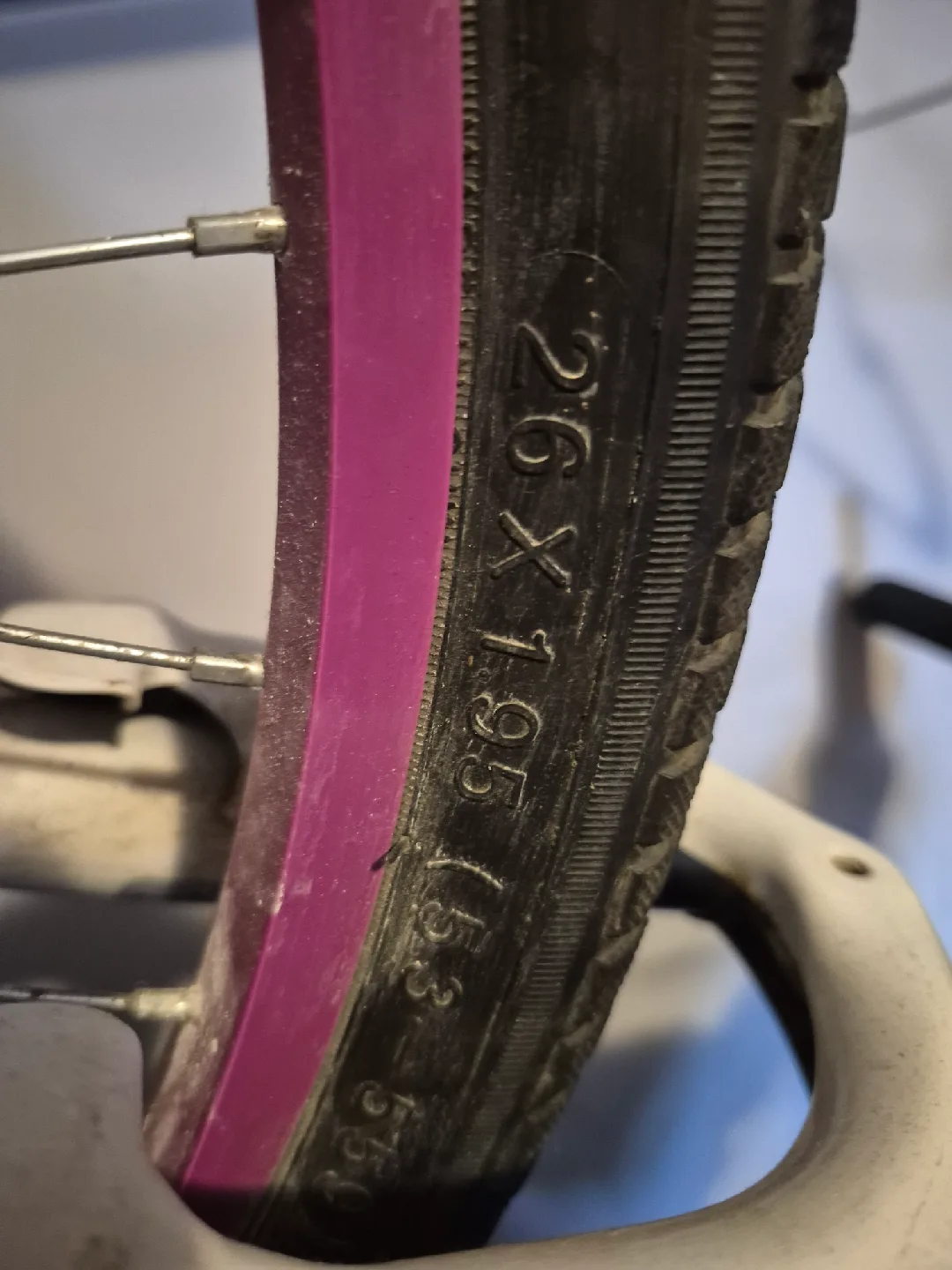 Mecalli Bike - 26 x 1.95 image indicator(2)