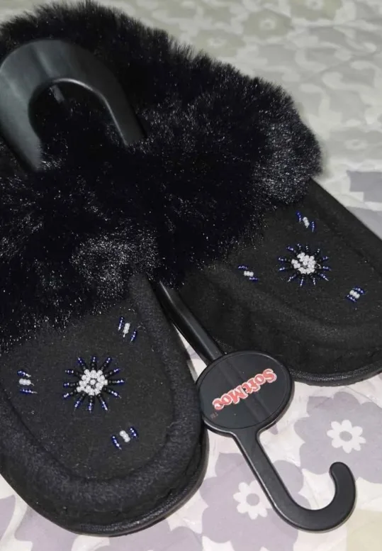 SoftMoc Black Moccasin Slippers image indicator(4)