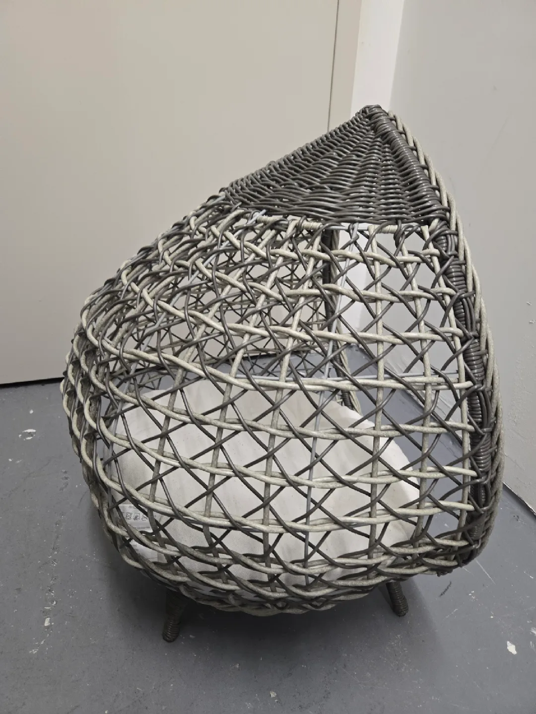 Wicker Egg Pet Bed with Cushion image indicator(2)