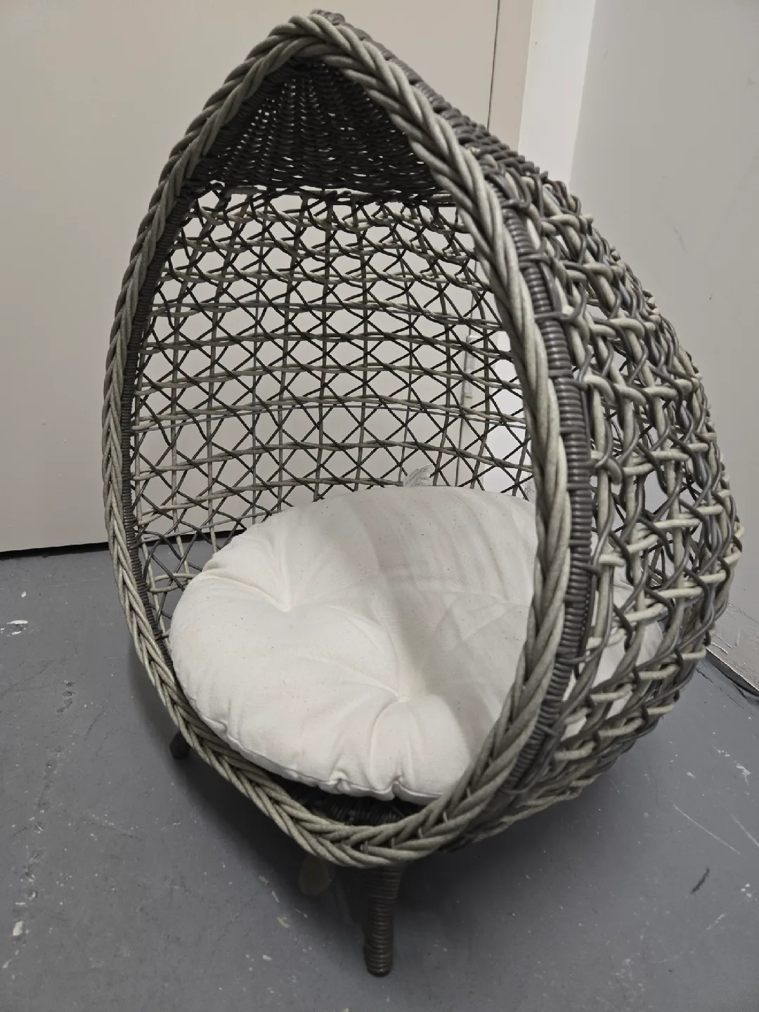 Wicker Egg Pet Bed with Cushion image indicator(4)