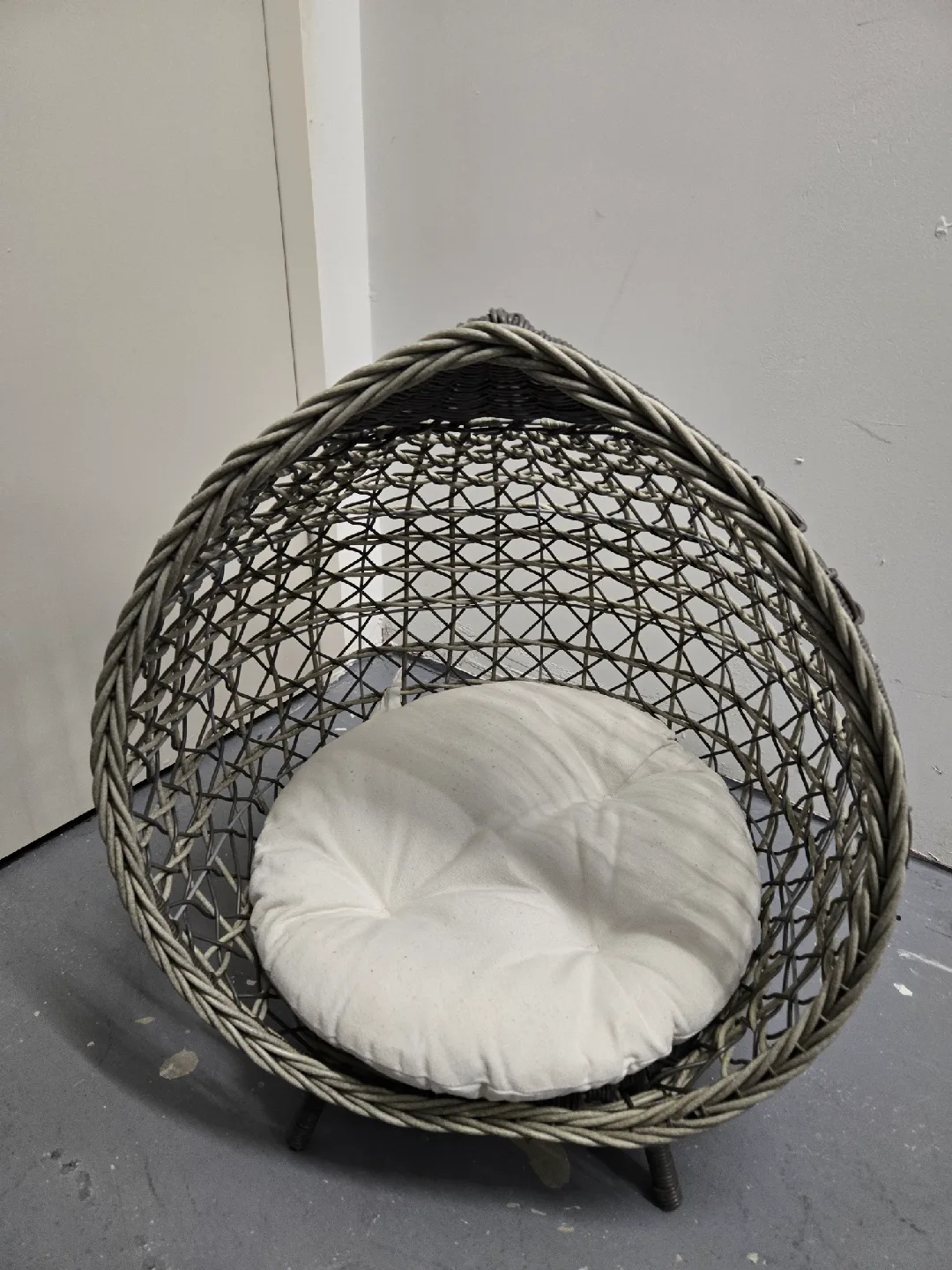 Wicker Egg Pet Bed with Cushion image indicator(5)