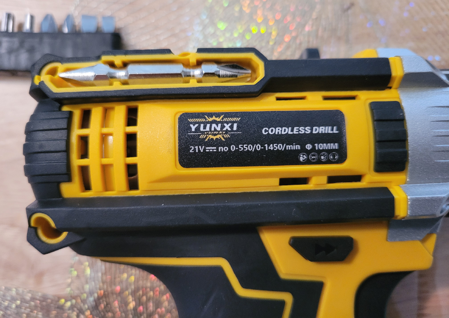 NEW Yunxi Cordless Hammer Drill 21V w/ some Accessories - photo 3