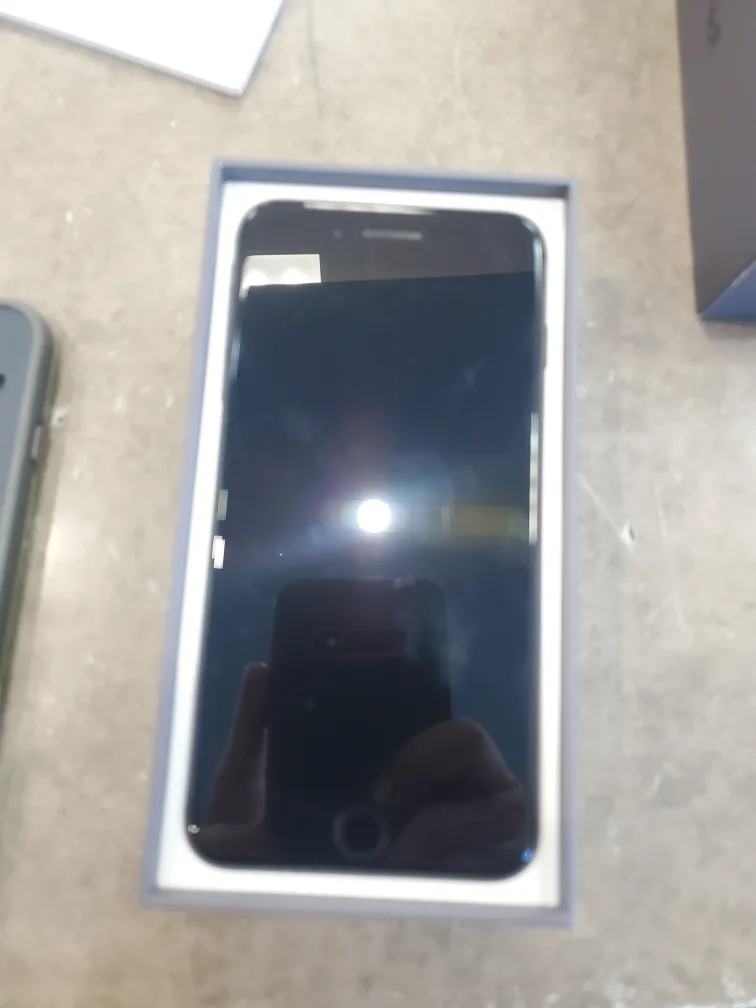 Apple iPhone 8 Plus - Black image indicator(2)