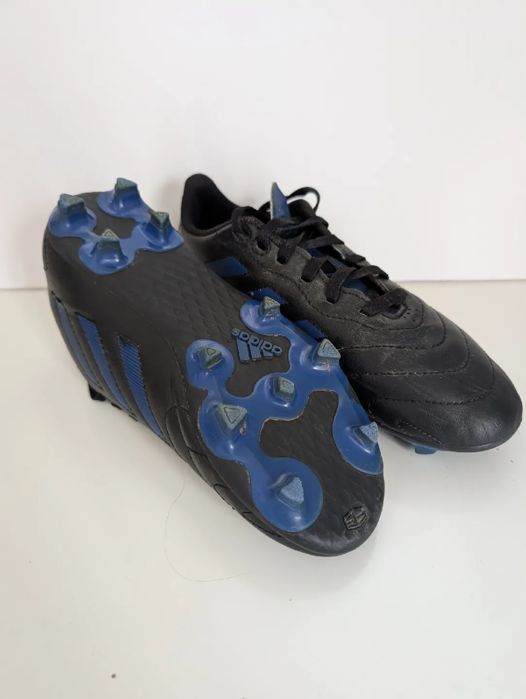 Adidas GX6906 Soccer Cleats - US 3 image indicator(2)