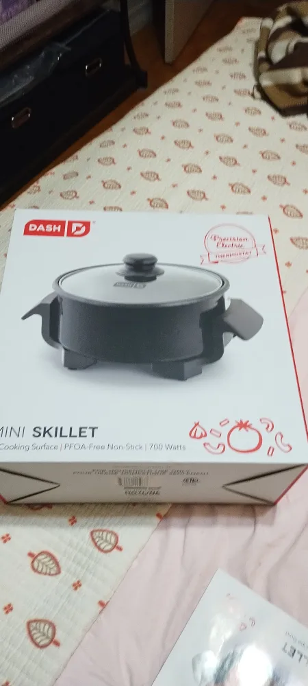 New Dash Mini Skillet - 8" Non-Stick, 700 Watts image indicator(3)