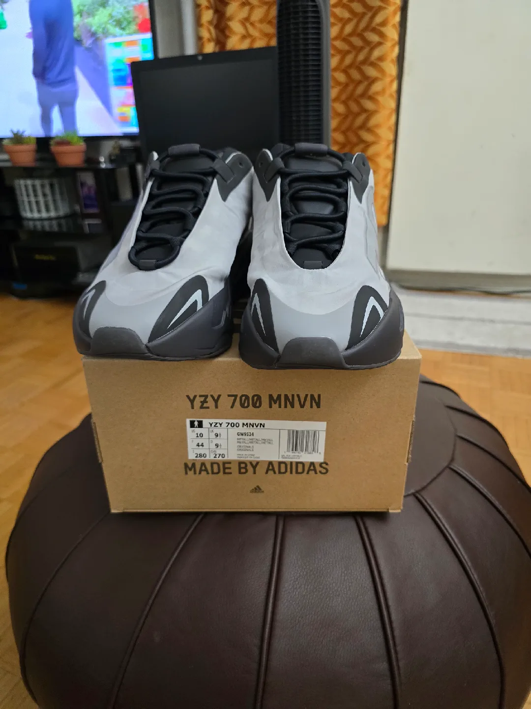 Adidas YZY 700 MNVN Size 10 image indicator(2)