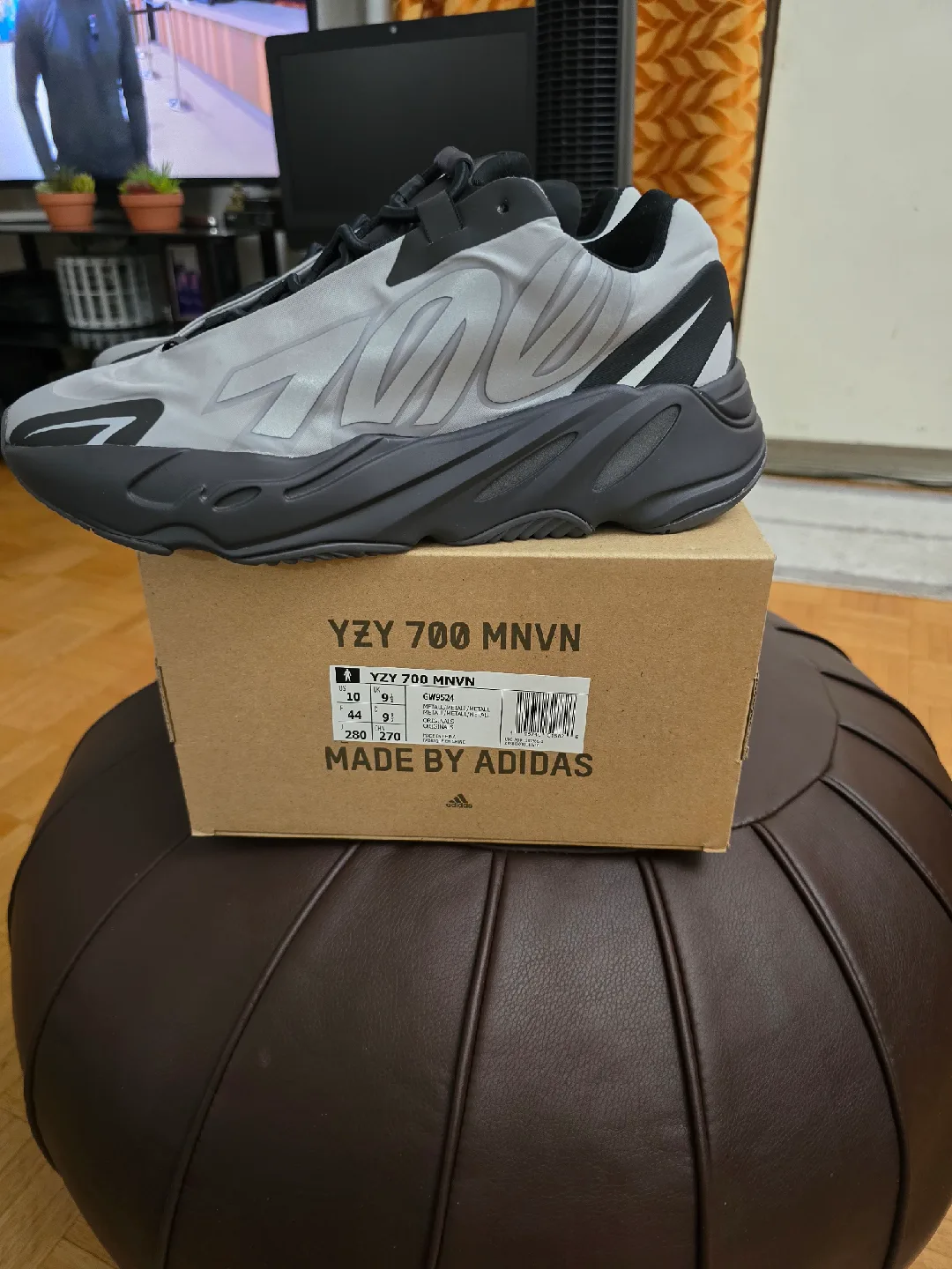 Adidas YZY 700 MNVN Size 10 image indicator(3)