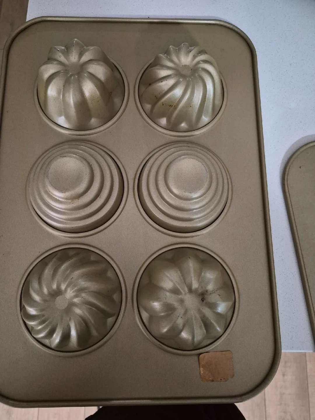 6-Cup Baking Pan for fancy cupcakes or muffins image indicator(3)