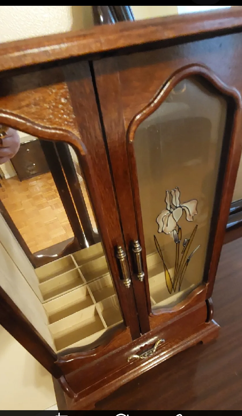 Wooden Jewellery Cabinet image indicator(6)