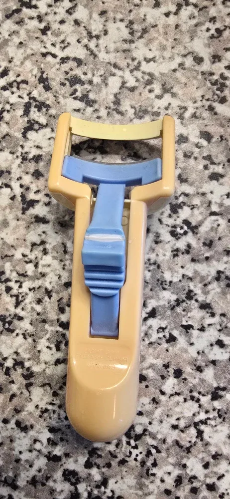 Eyelash Curler - Beauty Tool thumbnail