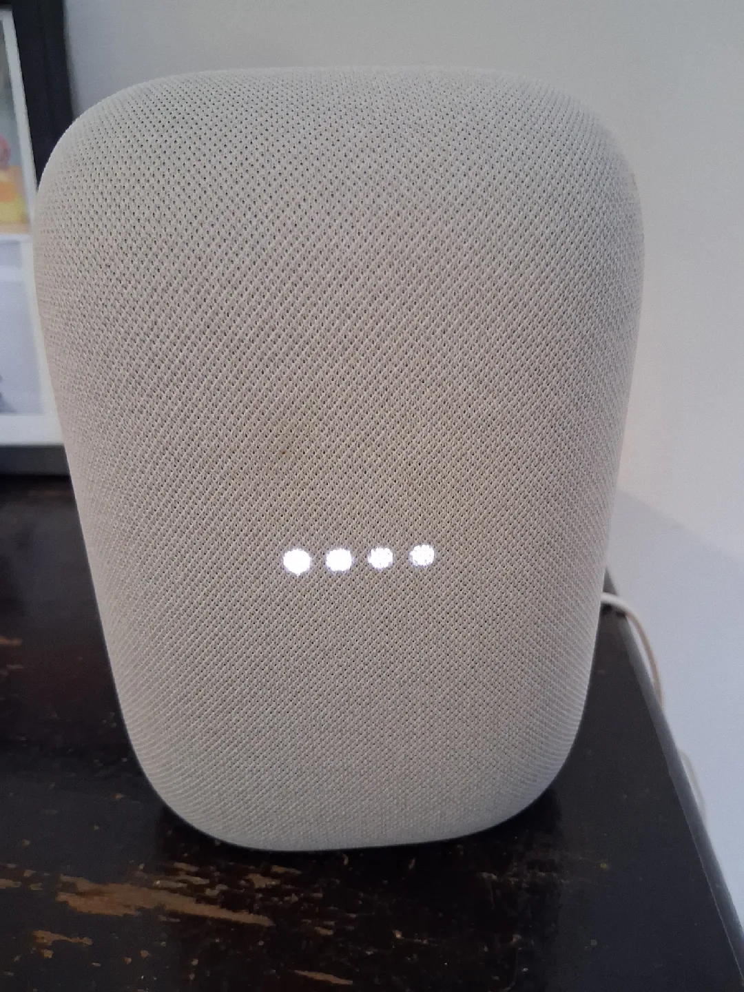 Google Nest Audio - Smart speaker image indicator(4)