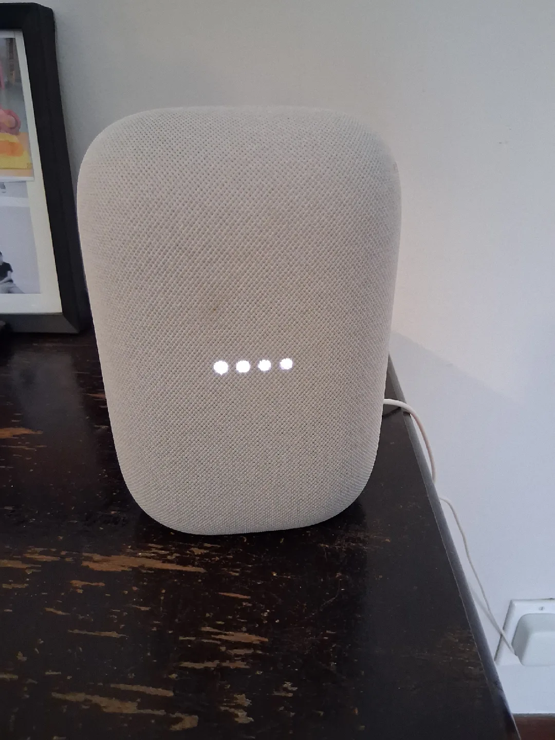 Google Nest Audio - Smart speaker image indicator(5)