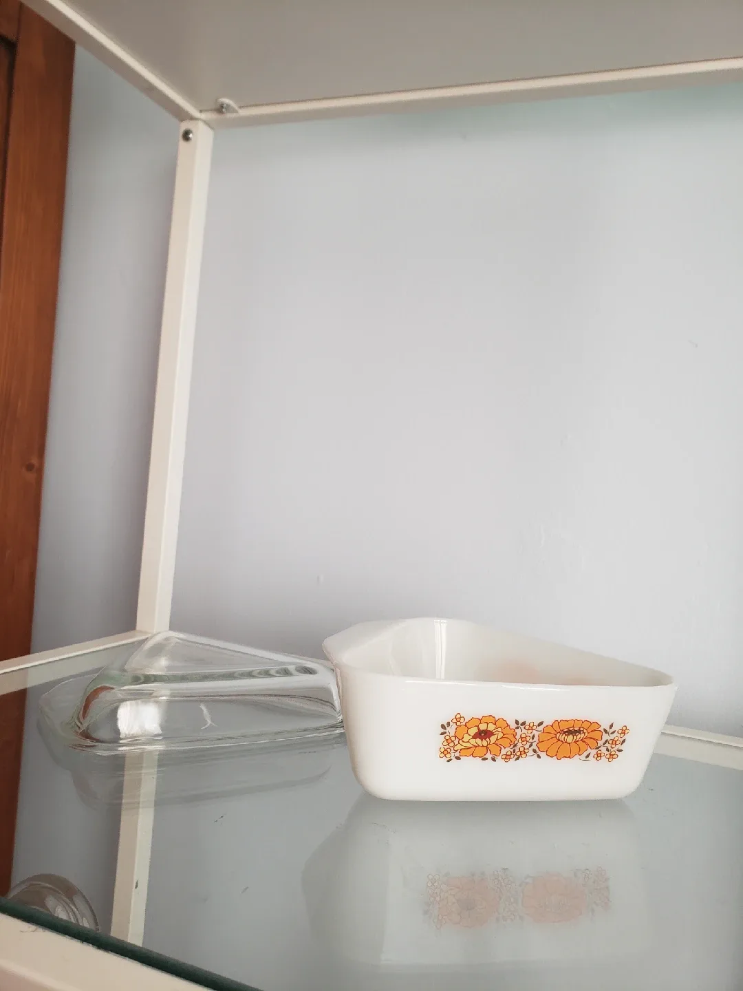 Vintage Pyrex Butterfly Gold Loaf Pan with Lid image indicator(2)