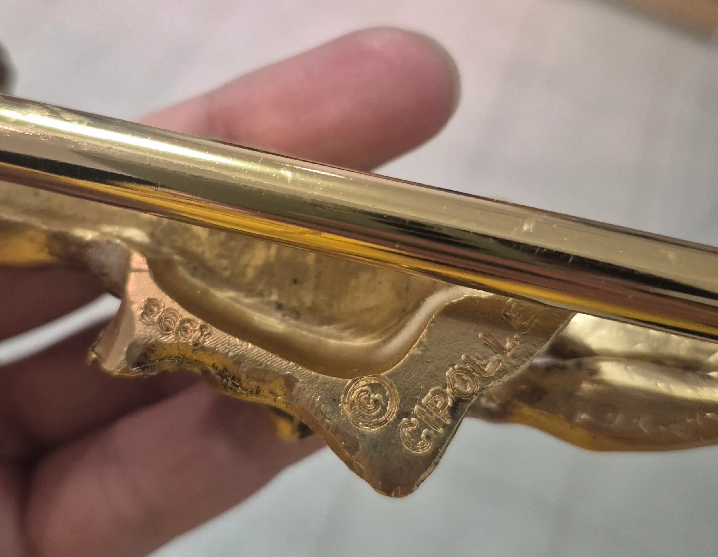 2 Crucifixes image indicator(4)