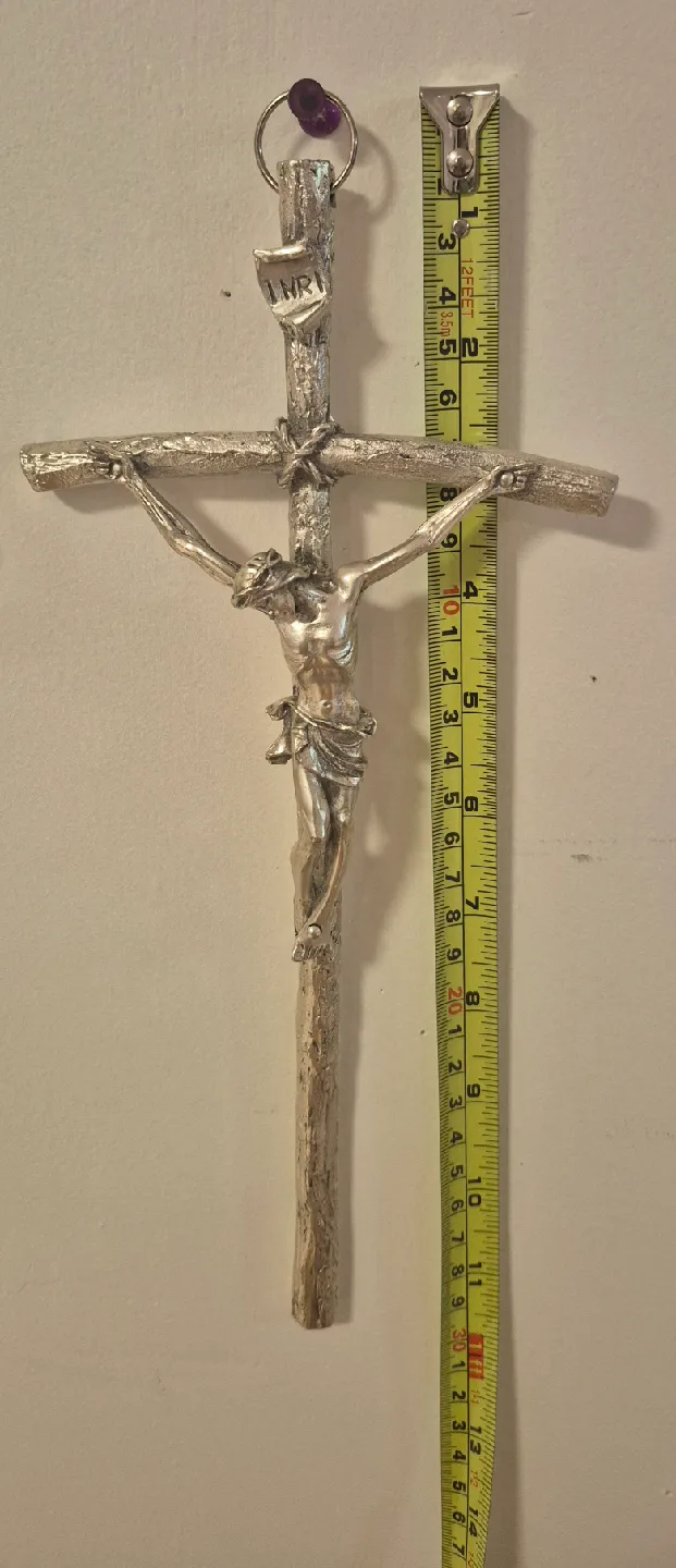 2 Crucifixes image indicator(6)