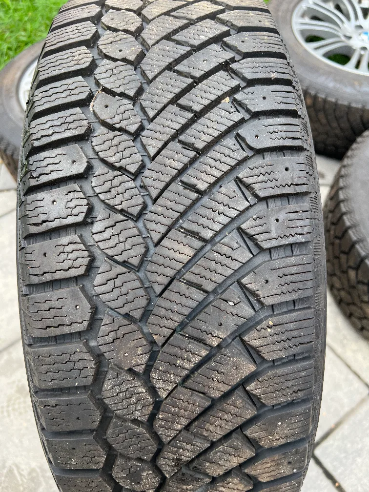 BMW 225/60R17 Winter Tires on Rims - Set of 4 image indicator(3)