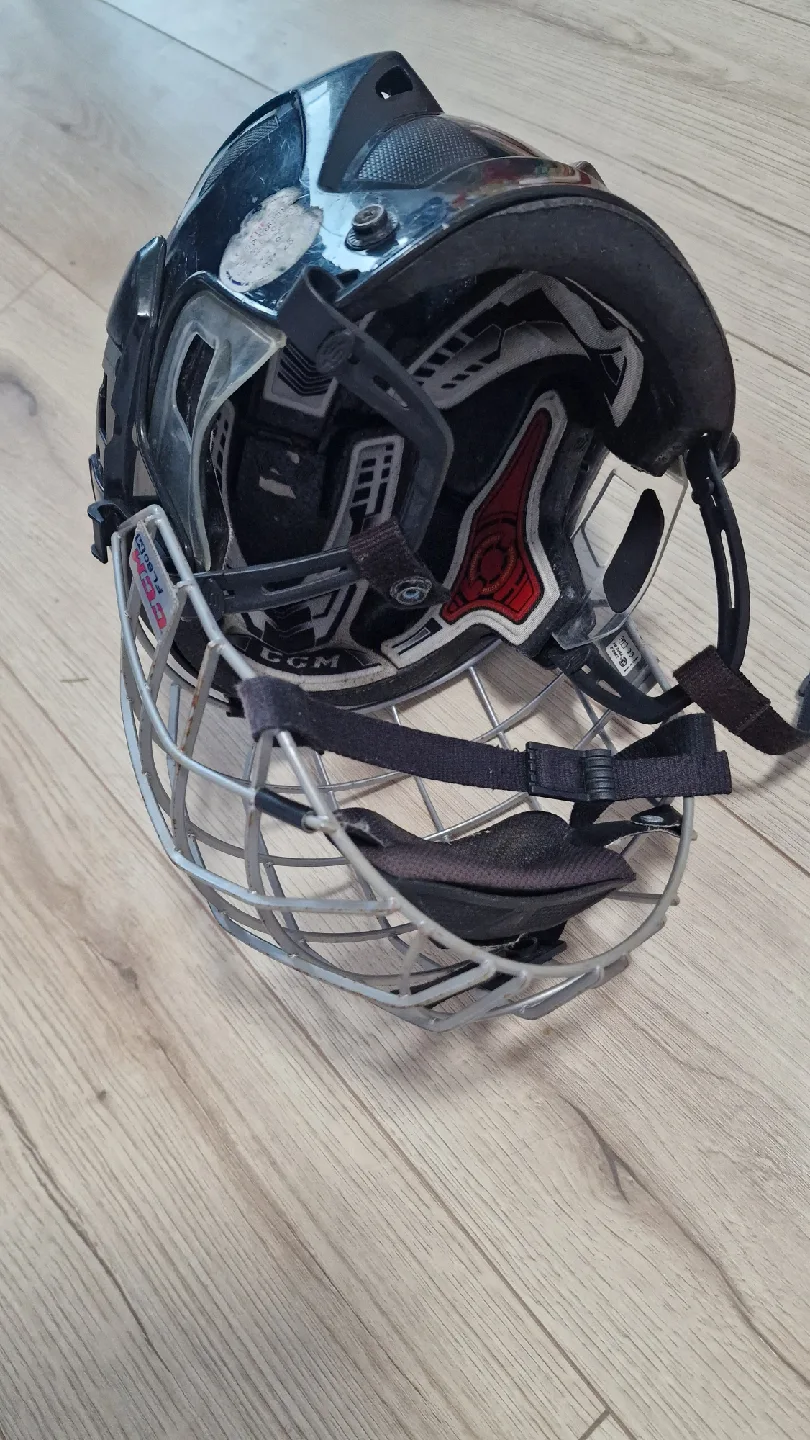 Dream Ice Figure Skates - Size 1 with helmet image indicator(6)