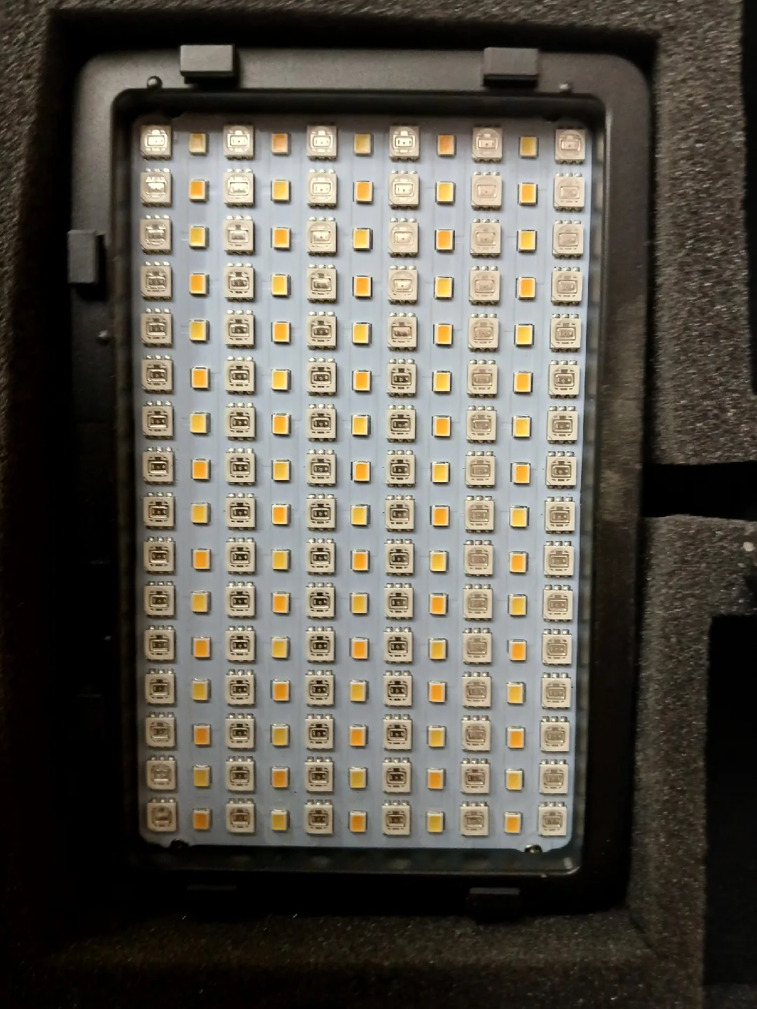 Neewer LED Video Light with Case image indicator(7)