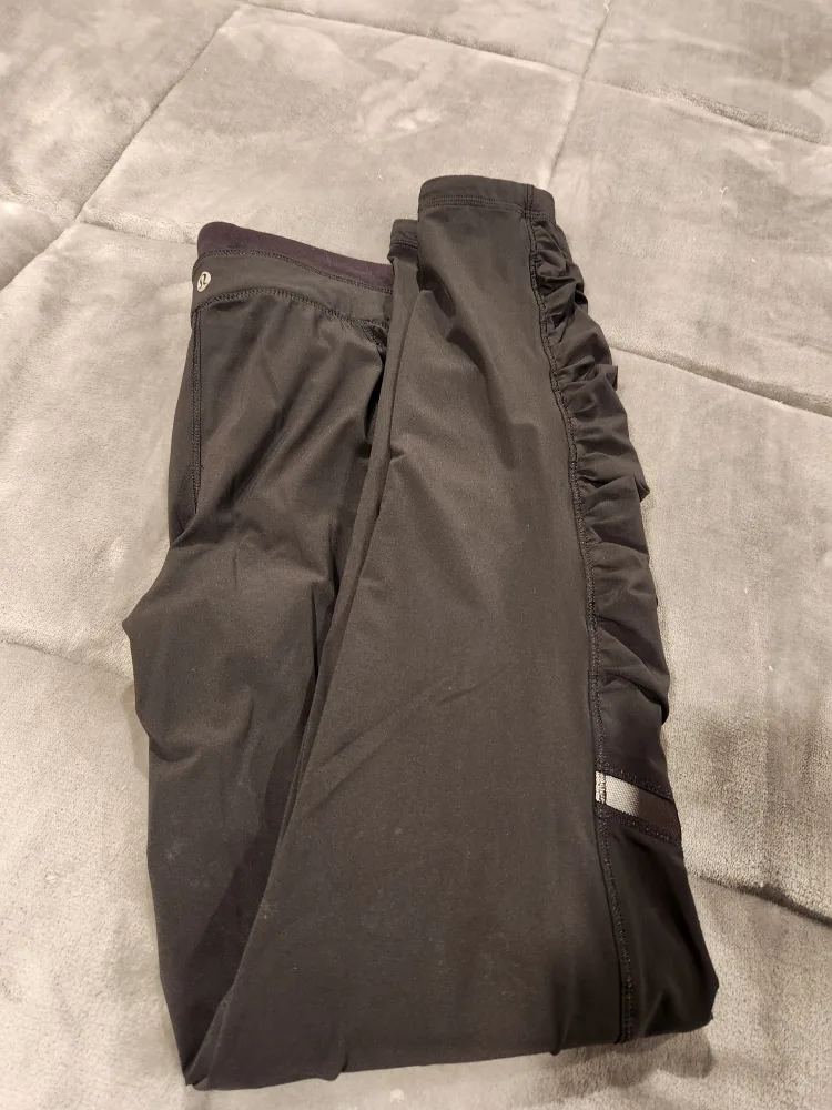 Lululemon Black Ruched Side Leggings image indicator(2)