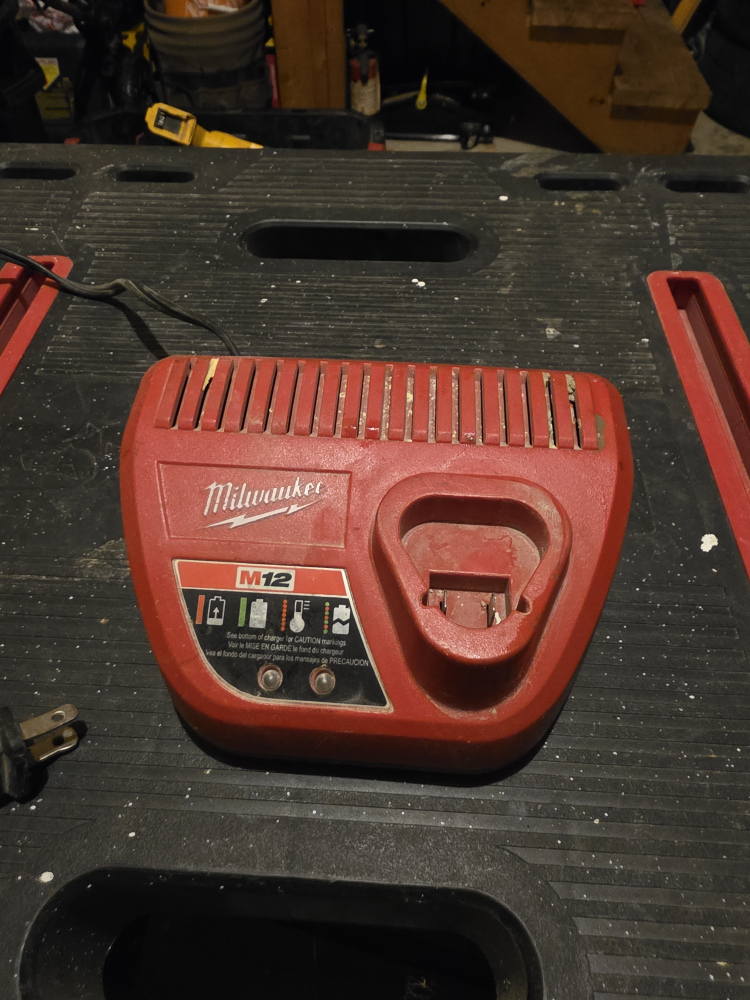 Milwaukee M12 12V Li-ion Battery Charger