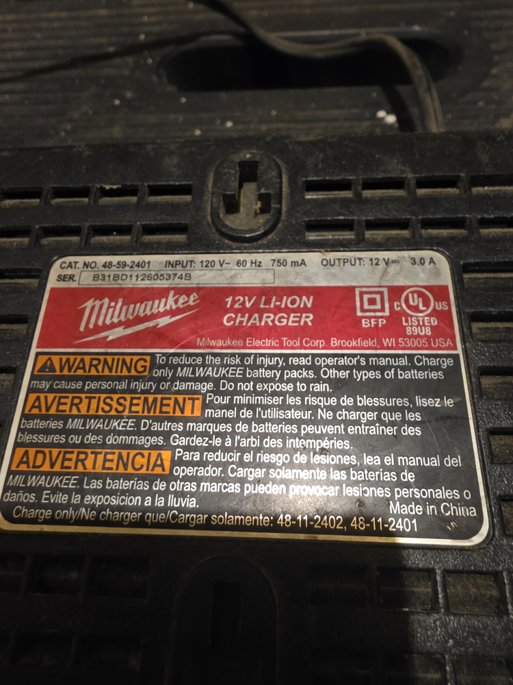 Milwaukee M12 12V Li-ion Battery Charger - photo 2