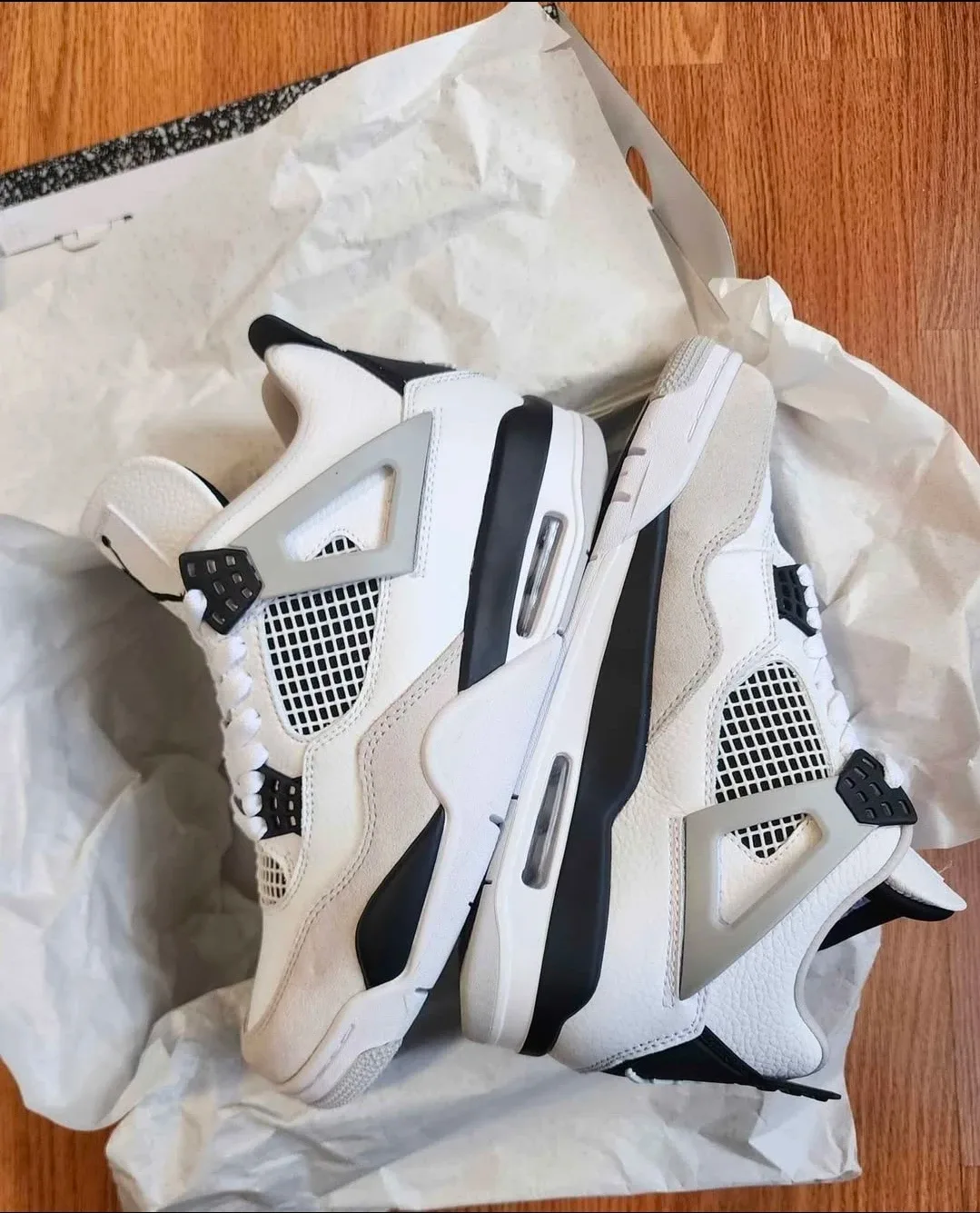 Air Jordan 4 Retro Size 8 image indicator(3)