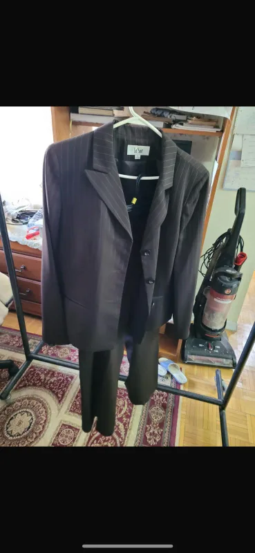 Le Suit Pinstripe Pant Suit