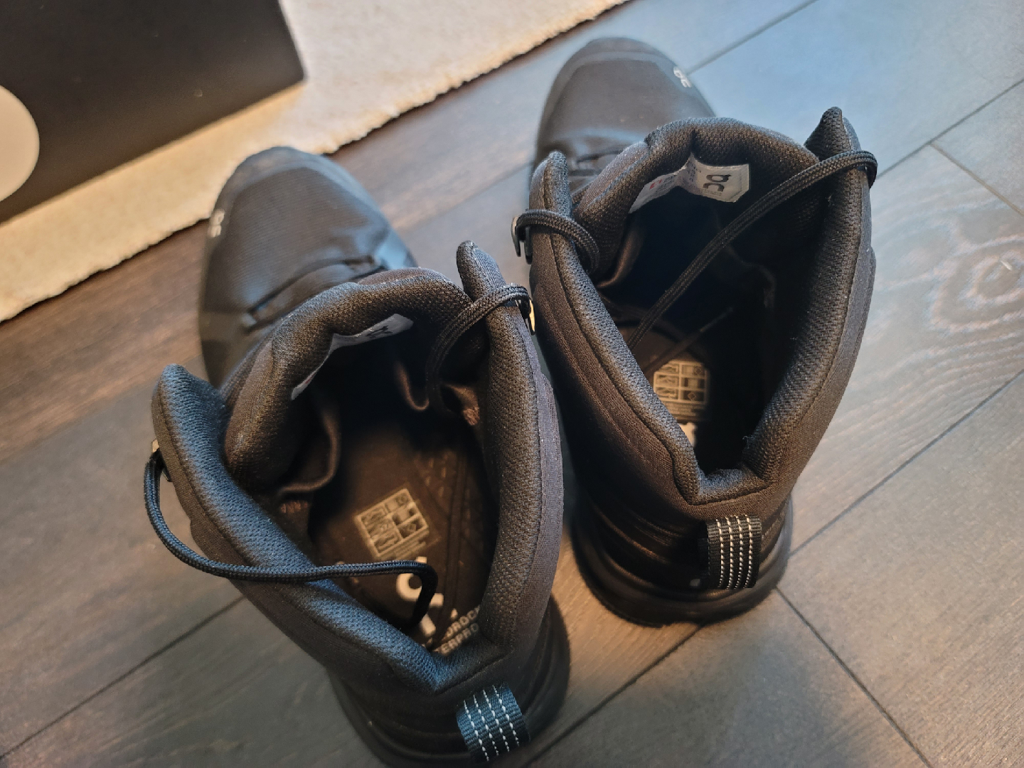 ON Cloudrock Waterproof outdoor boots (men's 8.5, women's 10) - photo 3