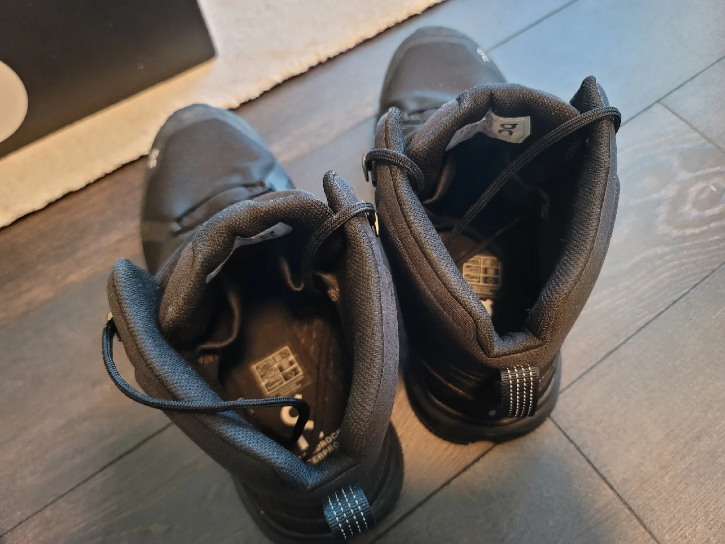 ON Cloudrock Waterproof outdoor boots (men's 8.5, women's 10) image indicator(3)