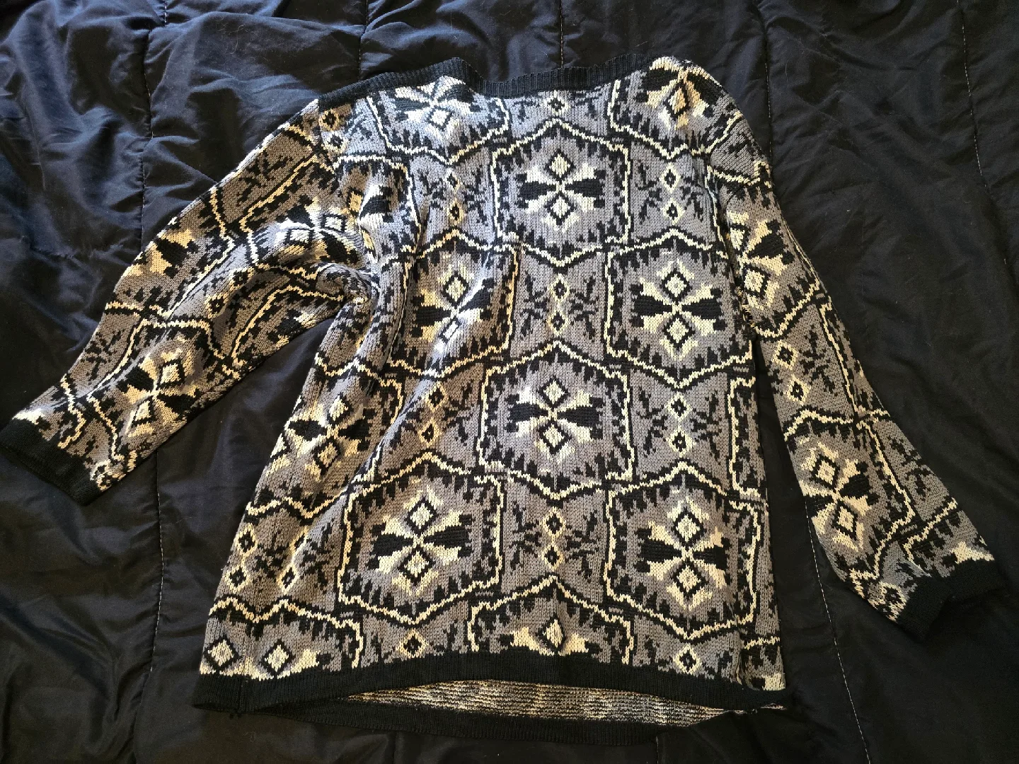 Sweater thumbnail