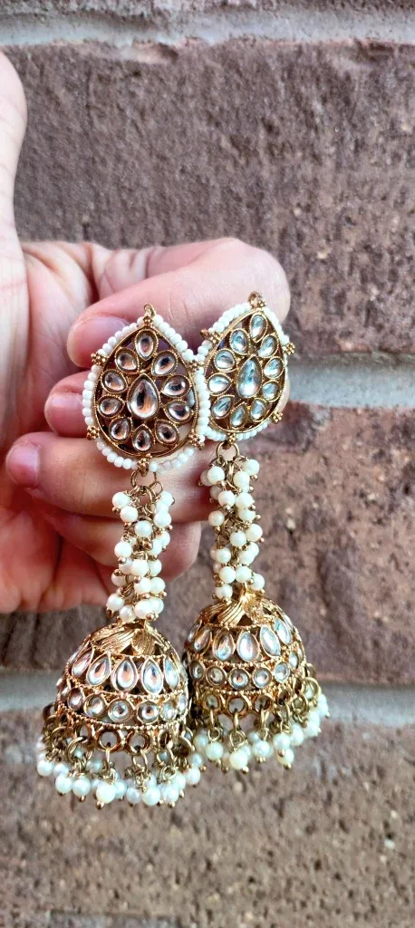Gold Jhumka Earrings image indicator(3)