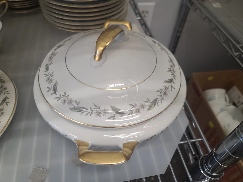 Vintage Royal jackson China Set image indicator(3)