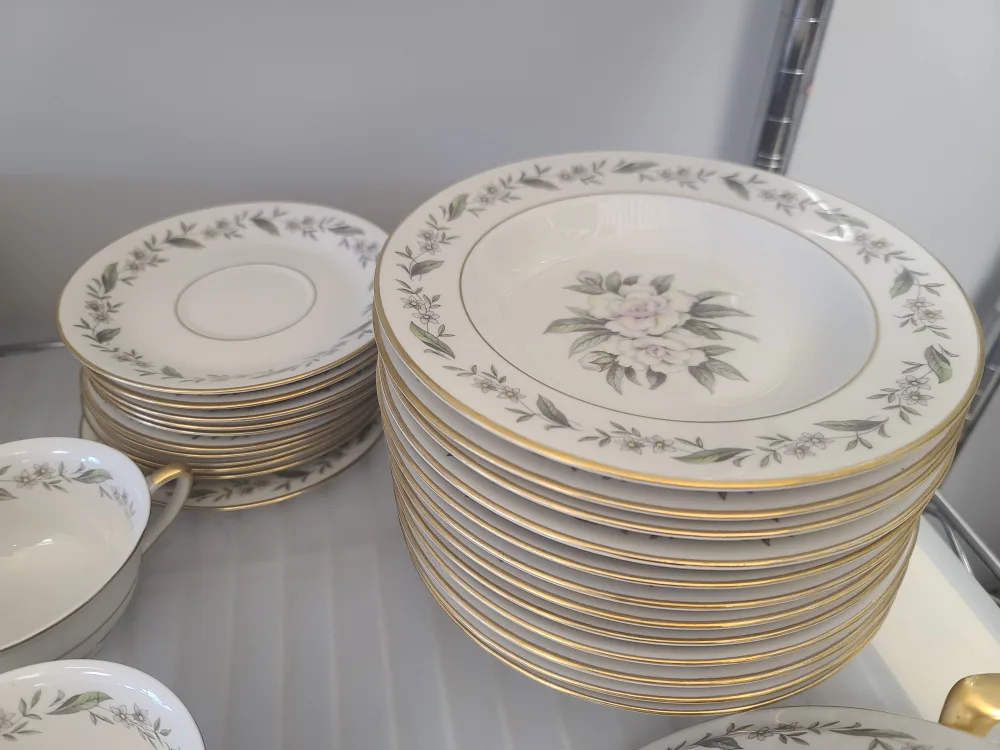 Vintage Royal jackson China Set image indicator(5)