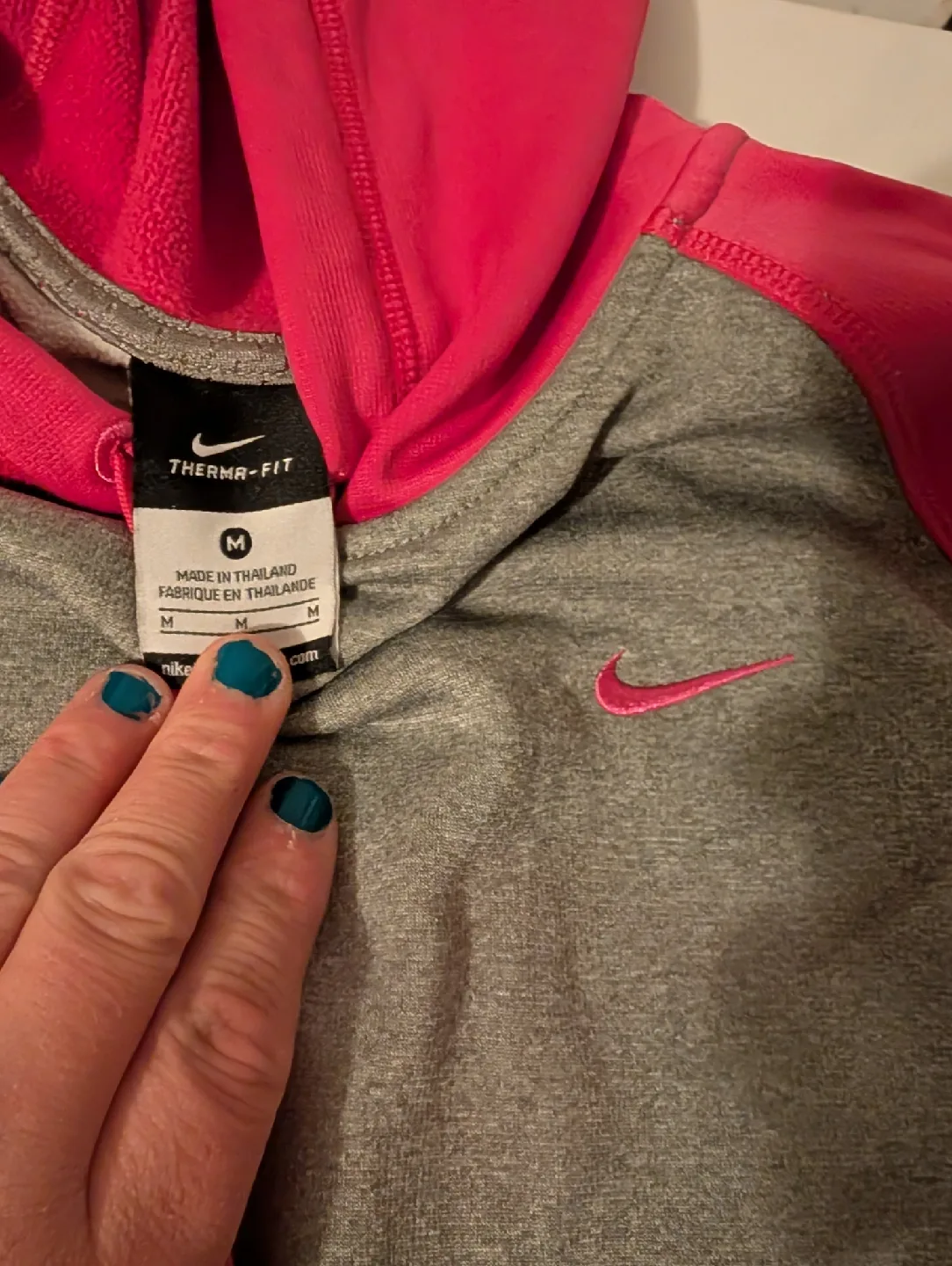 AUTHENTIC NIKE THERMA-FIT HOODIE image indicator(2)