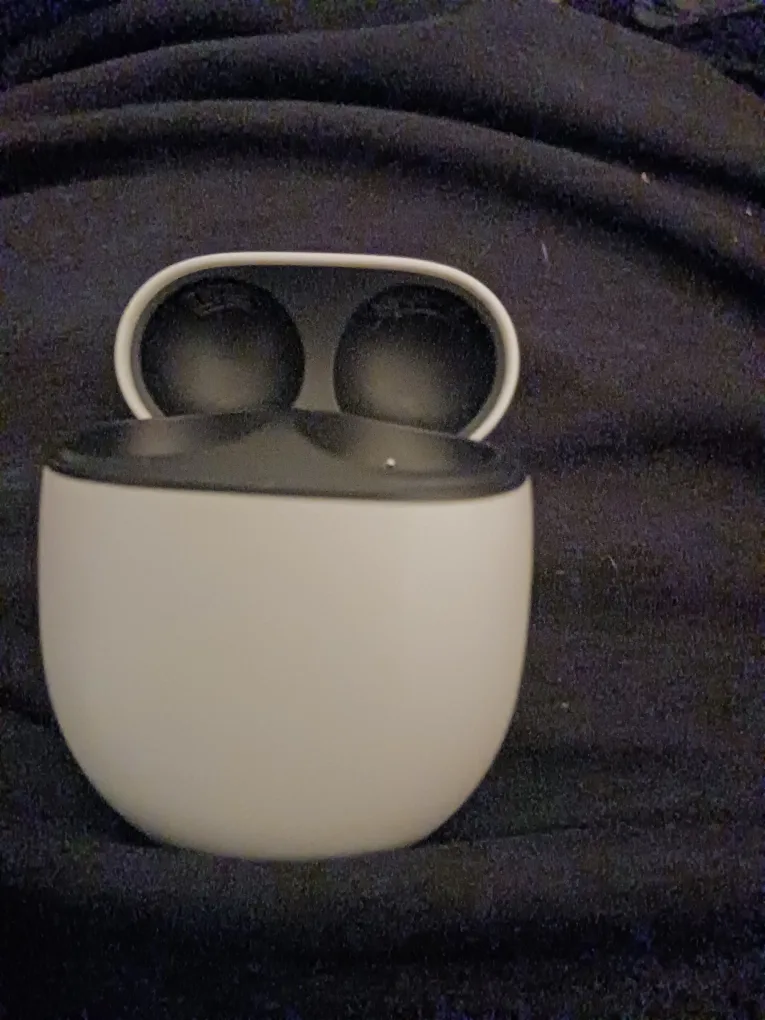 Google Pixel Buds Pro Case - White image indicator(3)