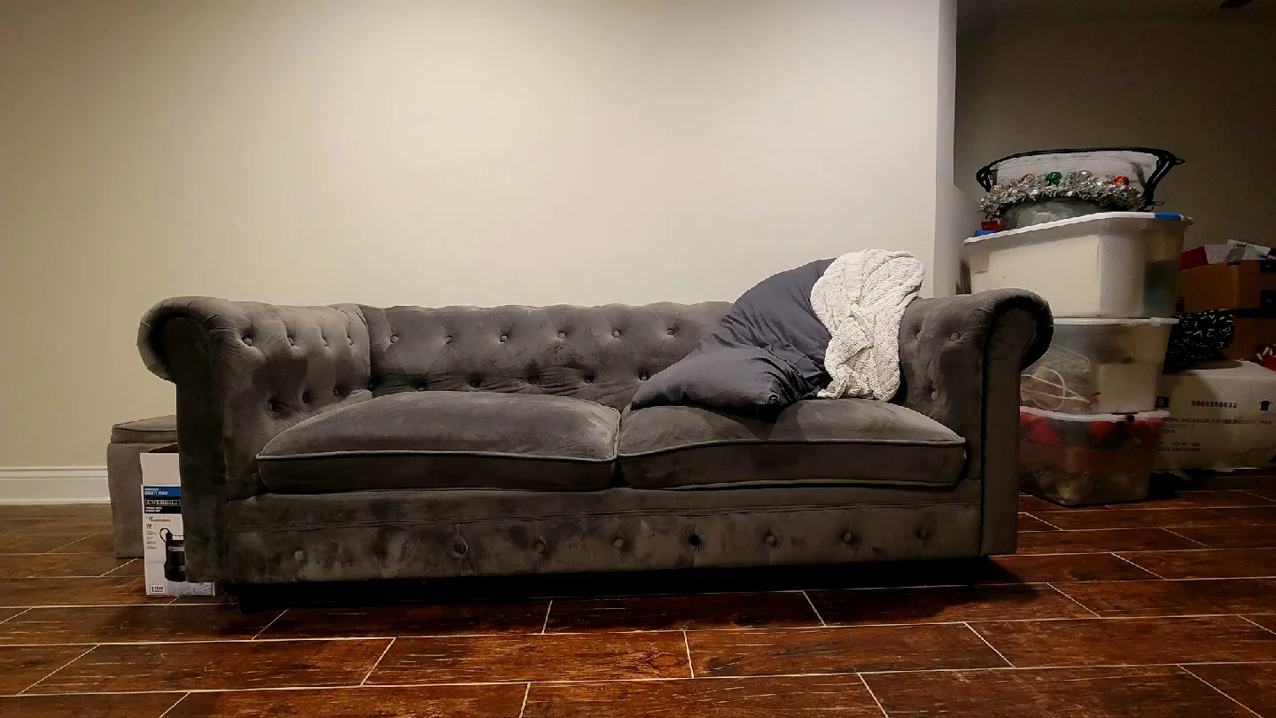 Tufted, Rolled-back Chesterfield Sofa/Couch image indicator(4)