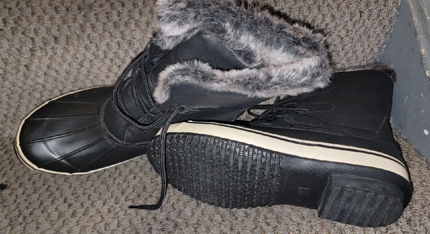 Black Winter Boots - Size 8 image indicator(2)