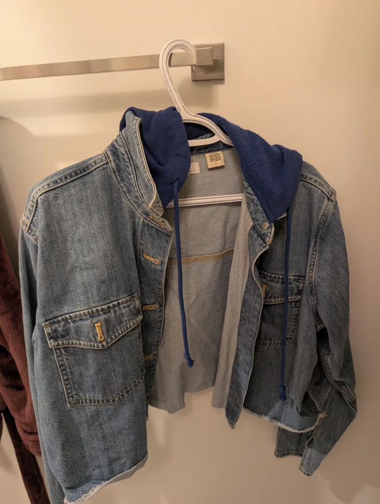 🧡 Levi's  Denim Jacket with Hoodie - Size M