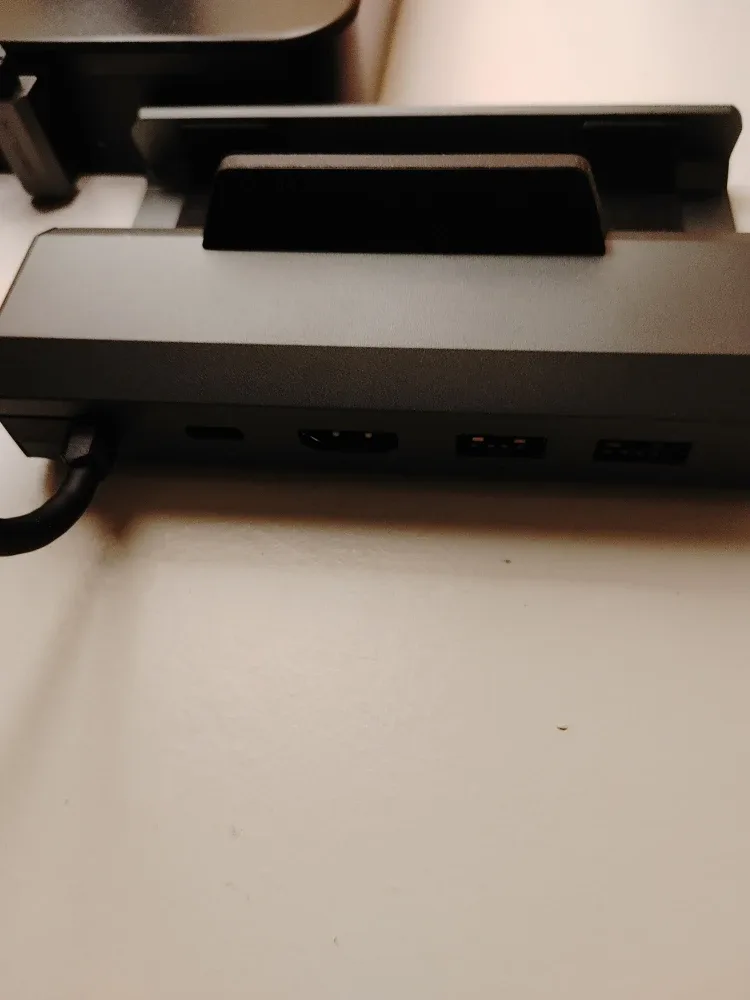 Docking Station USB-C 5-in-1 Multifunction Adapter - Like New! image indicator(10)