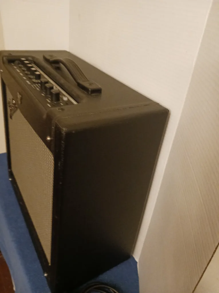 FENDER MUSTANG II , 40 WATTS AMP, GREAT CONDITION.. image indicator(6)