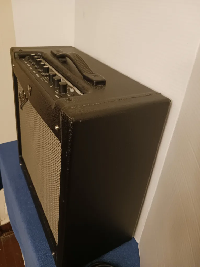 FENDER MUSTANG II , 40 WATTS AMP, GREAT CONDITION.. image indicator(7)