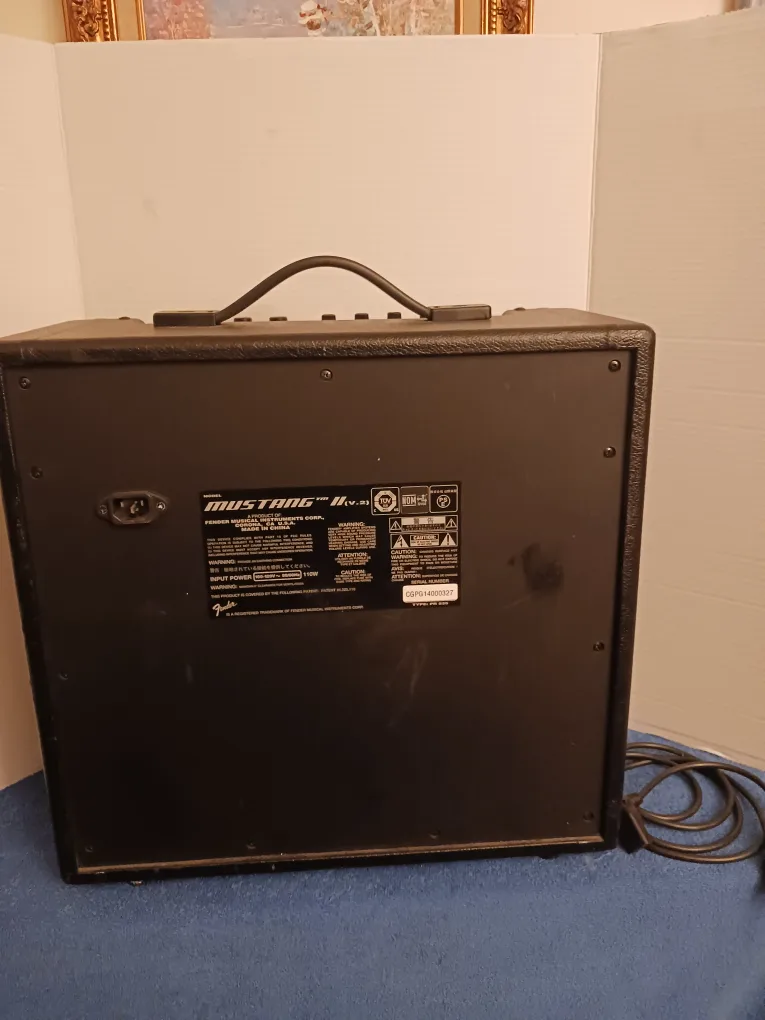 FENDER MUSTANG II , 40 WATTS AMP, GREAT CONDITION.. image indicator(9)