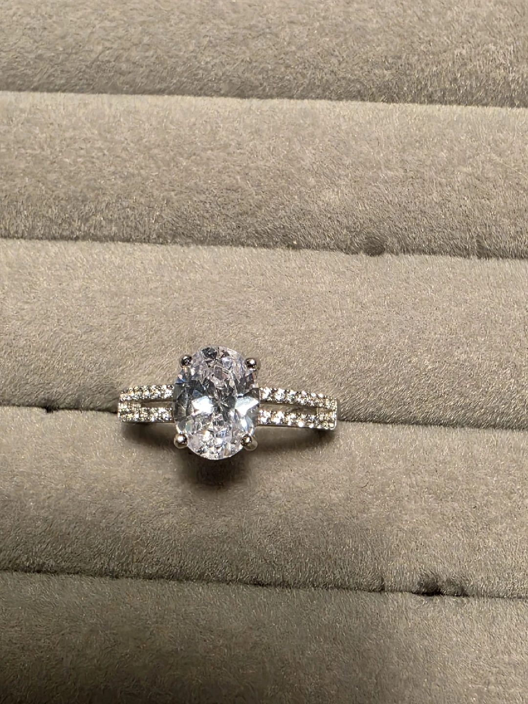 Stunning Oval Cut Zirconia Silver Ring - photo 2