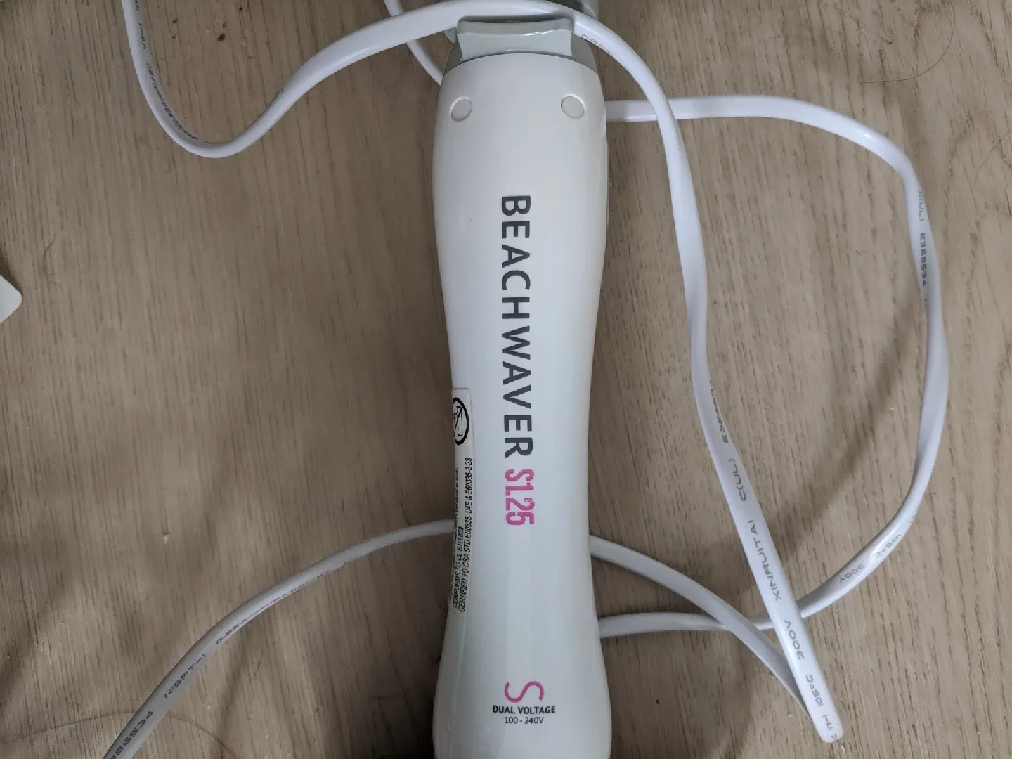 Beachwaver S1.25 Dual Voltage Curling Iron image indicator(2)