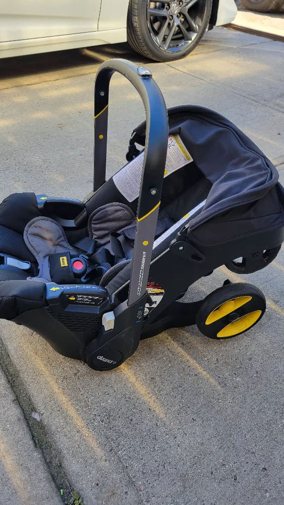 Doona Infant Car Seat Stroller - Black image indicator(8)