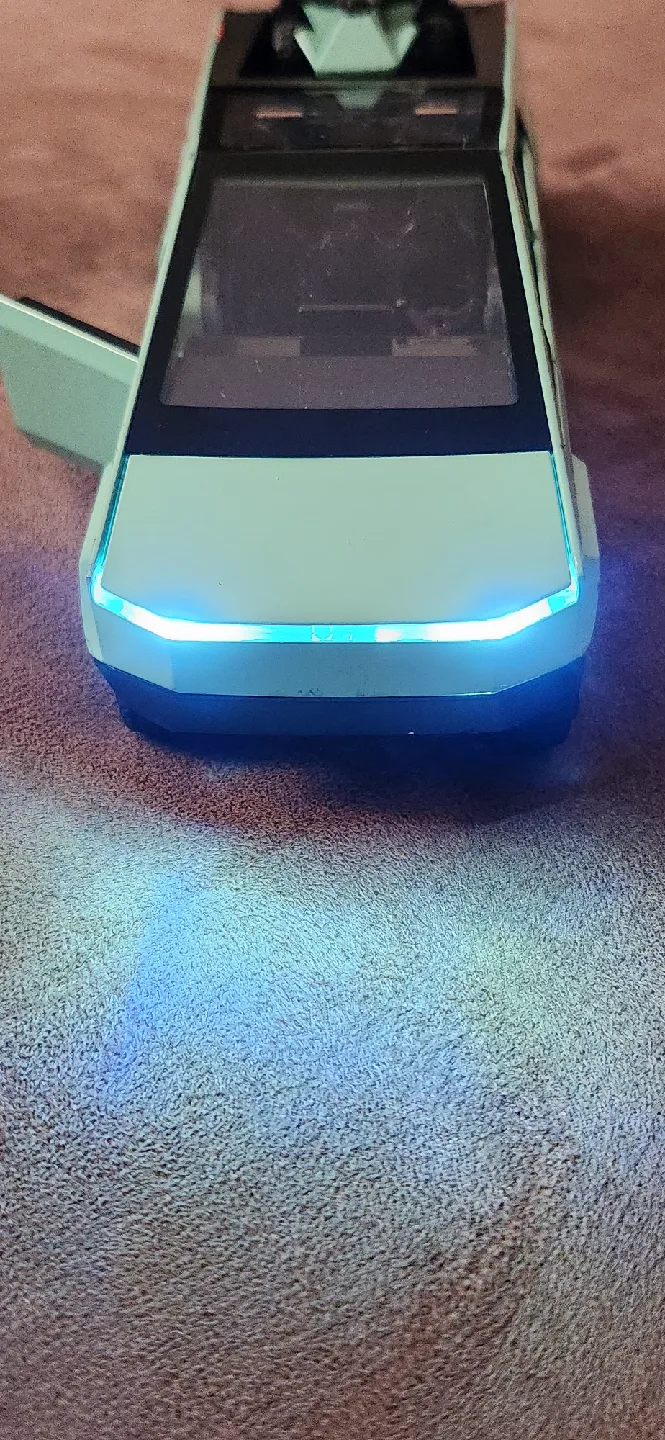 Tesla Cybertruck Diecast Model image indicator(4)