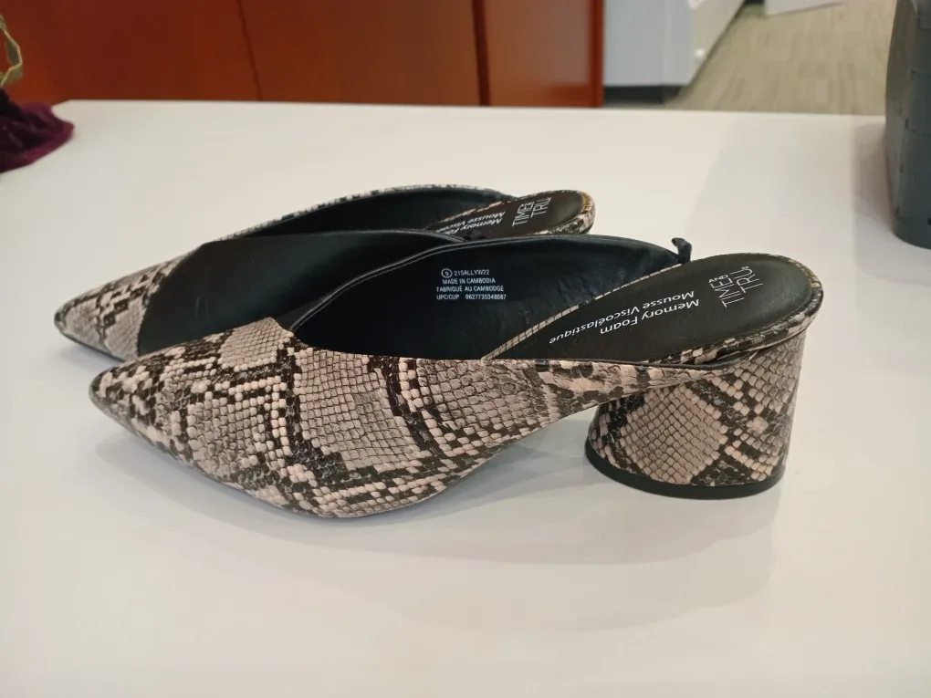 Time and Tru Snakeskin Mules - Size 9 image indicator(3)