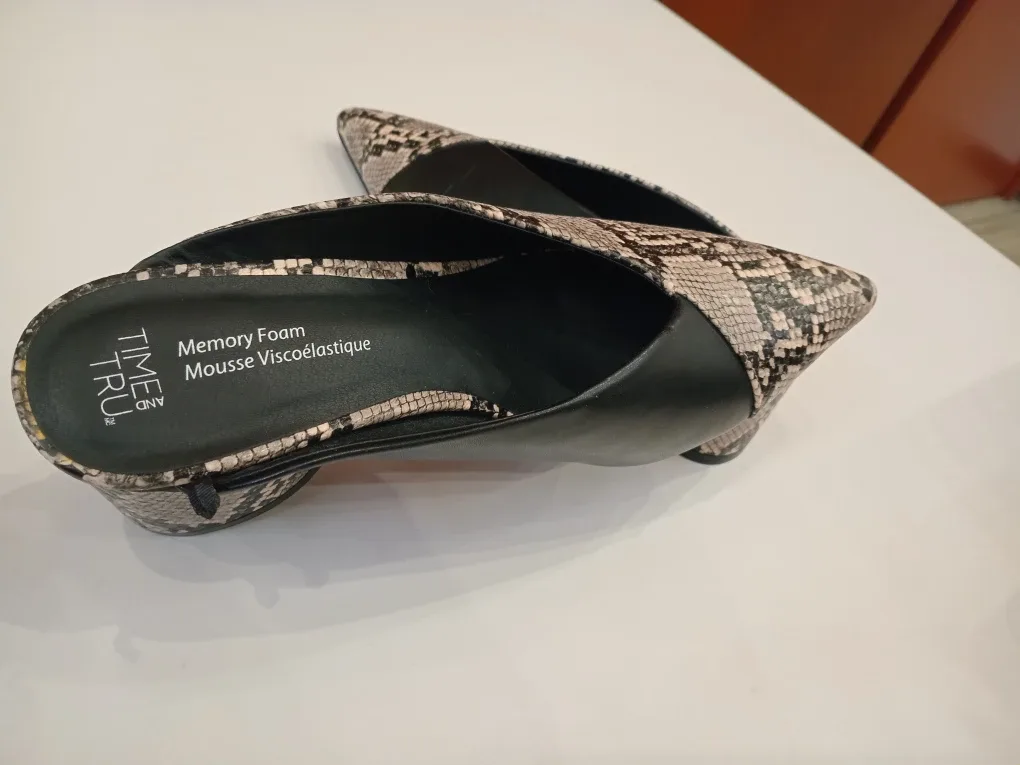 Time and Tru Snakeskin Mules - Size 9 image indicator(4)
