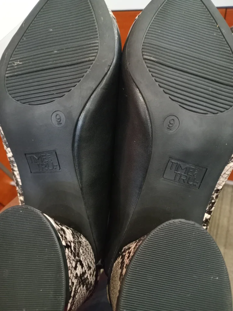 Time and Tru Snakeskin Mules - Size 9 image indicator(5)