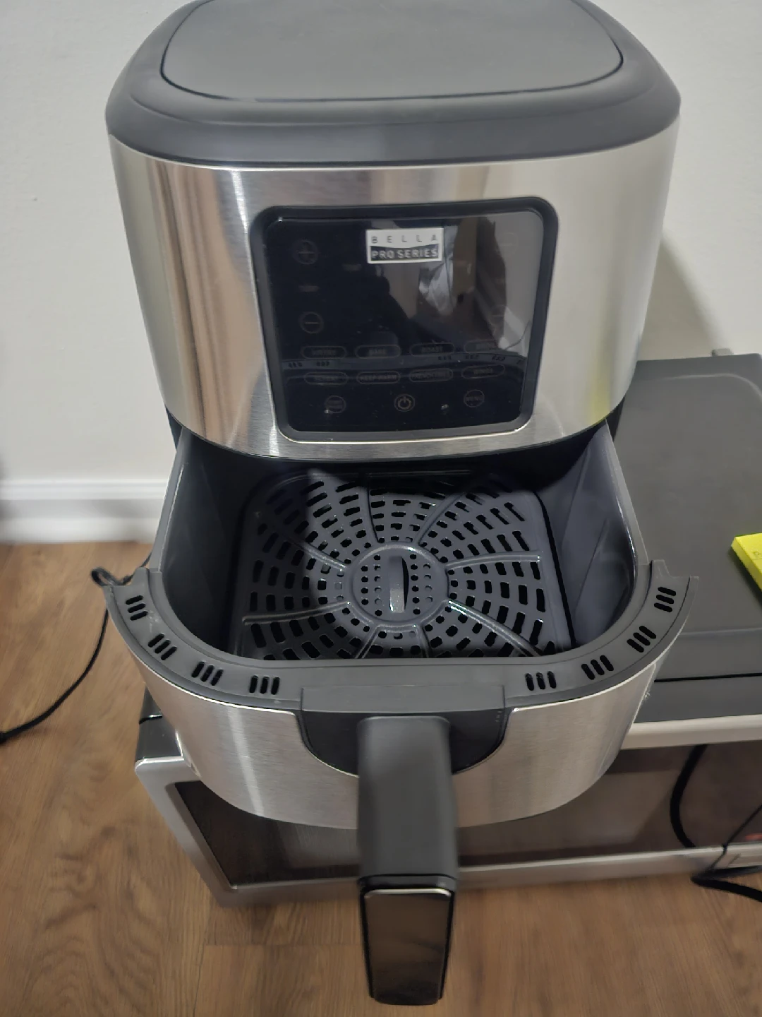 NEW Bella Pro 4.2-qt Touchscreen Air Fryer - Stainless Steel